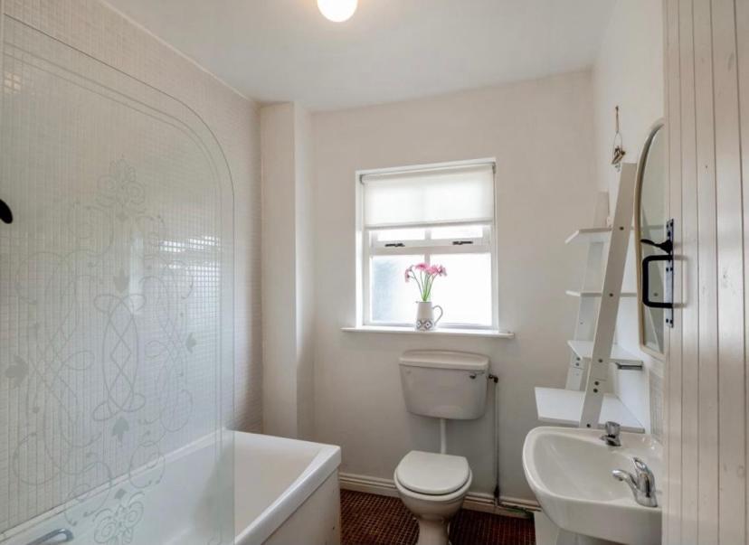 באליקונילי Pink Cottage מראה חיצוני תמונה