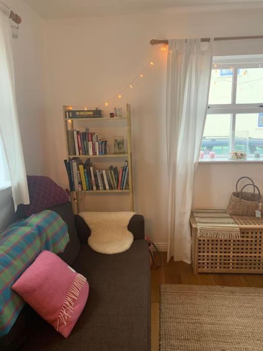 באליקונילי Pink Cottage מראה חיצוני תמונה