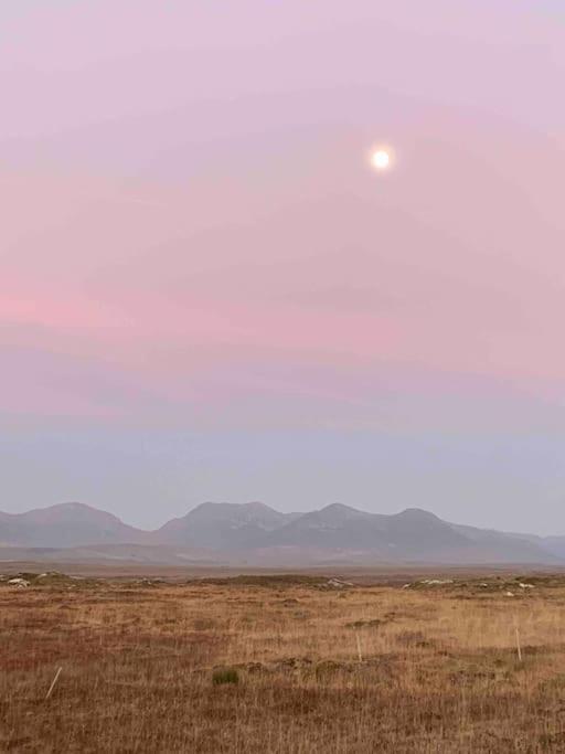 באליקונילי Pink Cottage מראה חיצוני תמונה