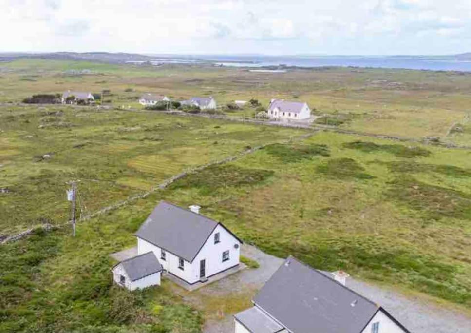 באליקונילי Pink Cottage מראה חיצוני תמונה